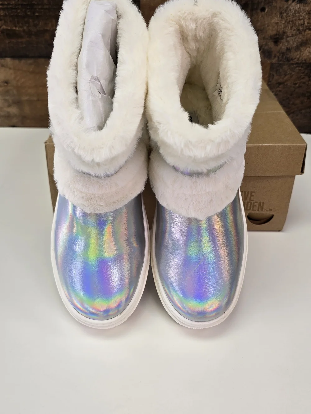 Steve Madden Kids Holographic Silver Faux-Fur Platform Boots Size 2 JBUUNNY